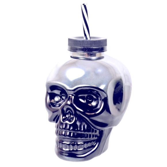 Brand NWT Metallic Silver Skull Shaped Plastic Canteen Tumbler -Lid & Straw - Picture 5 of 6